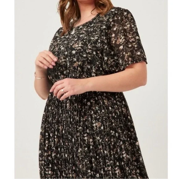 Hayden Pleated Black Floral Printed Short Sleeve Midi Dress. NWT! Sz 2X - Picture 2 of 11